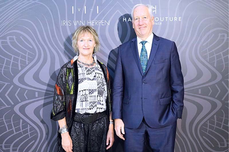 ฯพณฯ เกส ราเดอ ออท.เนเธอร์แลนด์ประจำประเทศไทย
และภริยา แคททารีน่า ราเดอ