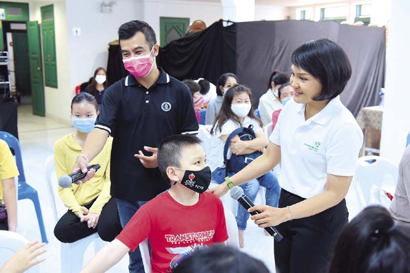 บรรยากาศในกิจกรรมการเรียนรู้คัดแยกขยะตั้งแต่ต้นทาง เพื่อนำกลับเข้าสู่กระบวนการรีไซเคิลอย่างถูกวิธี