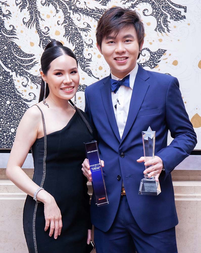 บรรดาเพื่อนๆ ร่วมแสดงความยินดีกับ นพ.วัชพล ธนมิตรามณี