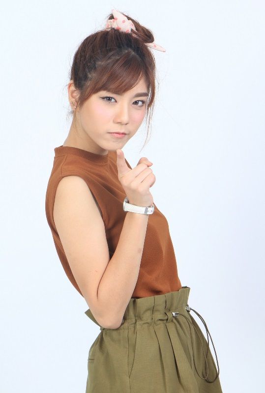 เหม่เหม-ธัญญวีร์  ชุนหสวัสดิกุล รับบท “น้ำหวาน”
สาวใสวัย 18 ปี นักเรียนมัธยมปลายเตรียมตัวเอ็นทรานซ์เข้ามหาวิทยาลัย  น้ำหวานรักอิสระ..ขี้อ้อน..ฉลาด..ทันคน  เวลาถูก พี่ว่าน (เกรซ) พี่สาวสุดเลิฟดุน้ำหวานจะกอดให้ใจอ่อน  ไหวพริบการเอาตัวรอดหายห่วง - - แต่ไม่รู้ใจตัวเองว่าอยากเลือกเรียนคณะอะไรในมหาวิทยาลัย  พ่อแม่เลยส่งเธอมาอยู่กับพี่สาวเพื่อค้นหาตัวเอง