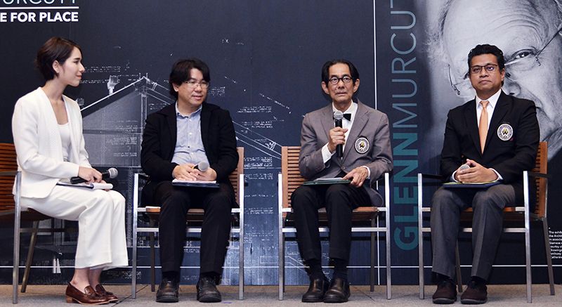 ร่วมสนทนาถึงความน่าสนใจของนิทรรศการ ผศ.ดร.กมล จิราพงษ์, อัชชพล ดุสิตนานนท์,ไมเคิล ปริพล ตั้งตรงจิตร มี เอมิสา รักสยาม ดำเนินรายการ
