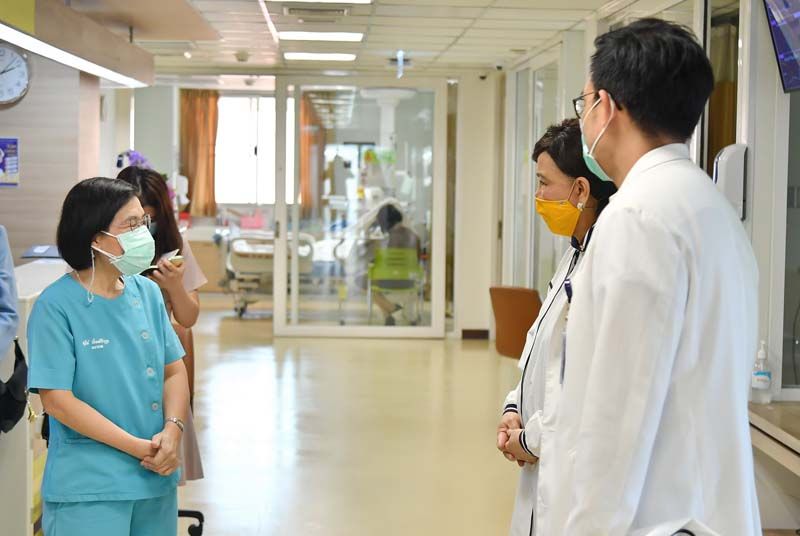 เยี่ยมชม รพ.ธรรมศาสตร์เฉลิมพระเกียรติ ในส่วนของหอผู้ป่วยวิกฤตโรคหัวใจ (ซีซียู) ที่รักษาผู้ป่วยใช้สิทธิ์บัตรทอง 30 บาท