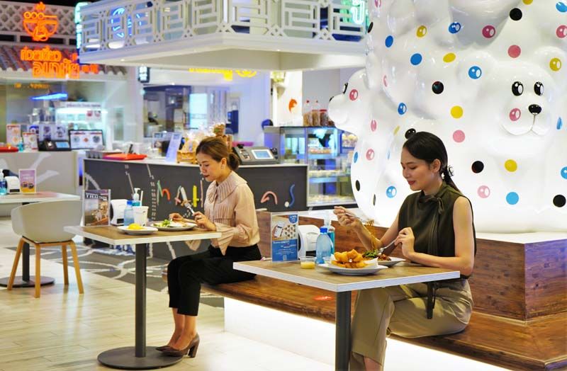 นั่งรับประทานในพื้นที่ได้โต๊ะละ 1 ท่าน ตามมาตรการภาครัฐ