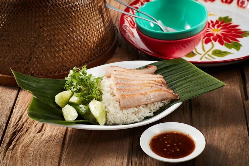 ข้าวคอหมูทอดน้ำปลา