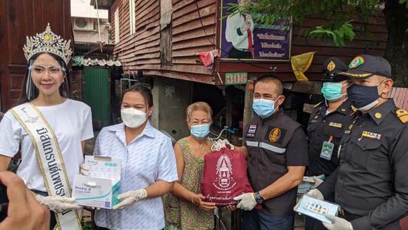 ร.ต.ท.ดร.มนัส โนนุช รองประธานสมาคมสภาสังคมสงเคราะห์ฯ มอบอาหารและสิ่งของจำเป็นให้กับประชาชนที่ได้รับผลกระทบจากการแพร่ระบาดของเชื้อไวรัสโควิด-19