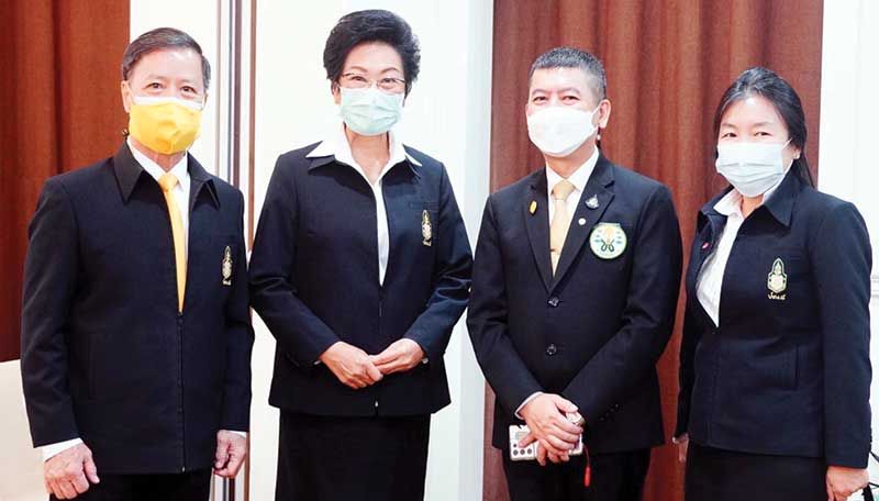 เกรียงไกร ล้ำเลิศปัญญา, ปราศรัย ประวัติรุ่งเรือง, พล.ต.ต.นพ.อิทธพร คณะเจริญ เลขาธิการแพทยสภา และ สุภาภร วารีเกษม