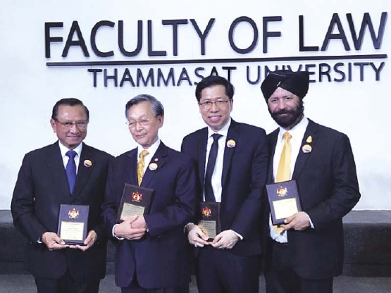 ศุภชัย สมเจริญ ประธานคณะกรรมการการเลือกตั้ง (กกต.), ชวน หลีกภัย อดีตนายกรัฐมนตรี, สันติ ปิยะทัต ประธานจัดงานวัน “นิติศาสตร์รำลึก 2561”  และ ดร.สัตยะพล สัจจเดชะ 