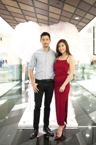 นนท์ อัมระนันทน์ กับแฟนสาว มนทกานติ์ นวลมณี