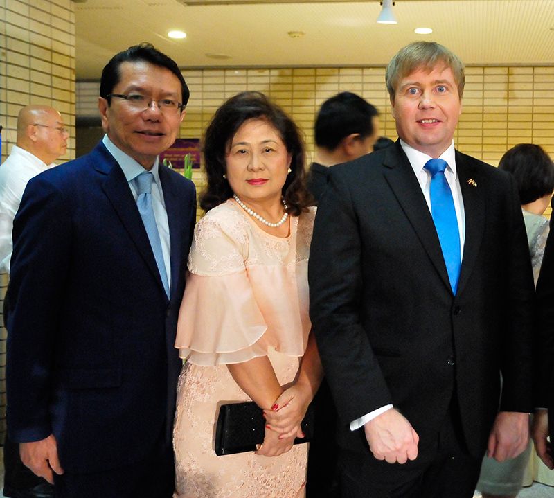 Mr.Francis Foo Chairman Singapore-Thai Chamber of Commerce, Mrs.Arunothai Foo, Mr.Jouni Heinonen VP Thai-Finnish Chamber of Commerce
