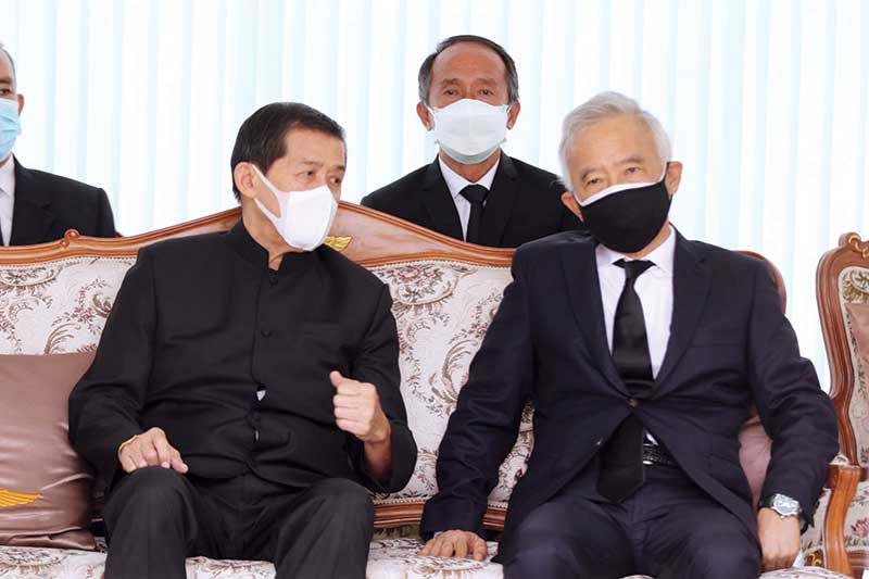กร ทัพพะรังสี (หลาน) อดีตรองนายกฯ และ สุวัจน์ ลิปตพัลลภ อดีตรองนายกฯ