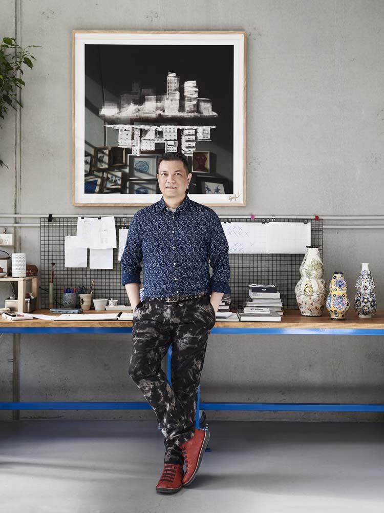 วิภู ศรีวิลาศ ศิลปินไทย ผู้ริเริ่มโครงการ “COVID Superheroes ยอดมนุษย์ผู้พิชิตโควิด”