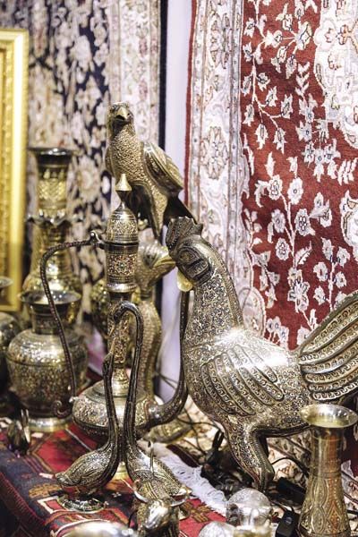 สินค้าจากสถานทูตต่างๆที่นามาจำหน่ายภายในงานออกร้านภริยาทูตครั้งที่ 51 ประจาปี 2561 