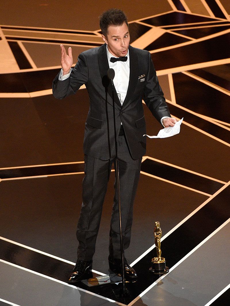 นักแสดงสมทบชายยอดเยี่ยม ได้แก่ แซม ร็อคเวลล์ จาก Three Billboards Outside Ebbing, Missouri