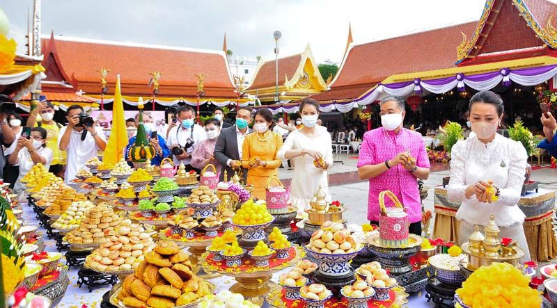 ธนาคม จงจิระ อธิบดีกรมการปกครอง, ดร.หญิงฤดี ภูมิศิริรัตนาวดี, จิรัฏฐ์ณิชชา กิติยาภัณฑ์, สส.กานต์กนิษฐ์ แห้วสันตติ ร่วมประกอบพิธีบวงสรวงองค์หลวงพ่อโต และเทพยดาสิ่งศักดิ์สิทธิ์ (เบิกฤกษ์มหามงคล)