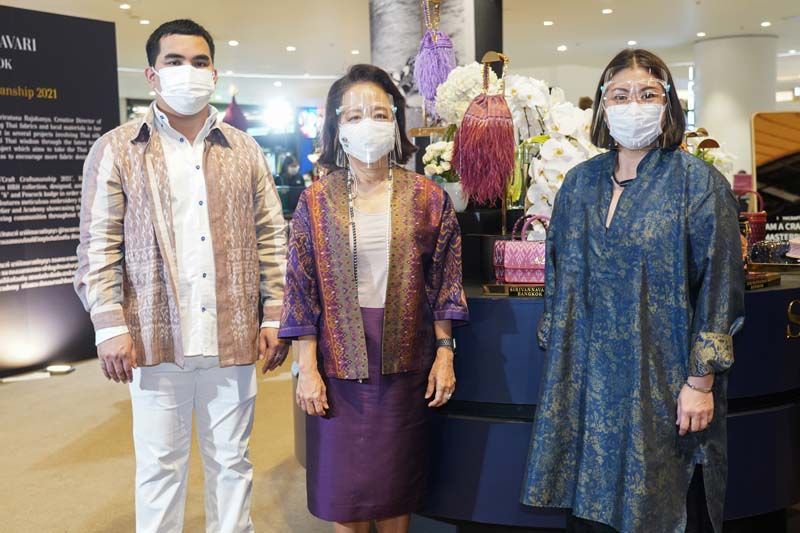 พาสินี ลิ่มอติบูลย์ และผู้บริหารไอคอนคราฟต์