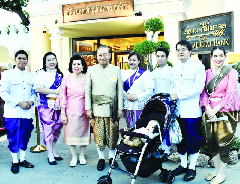 องคมนตรี พล.อ.อ.ชลิต-ผศ.ดร.พรทิพย์ พุกผาสุข เยี่ยมชมบูธ แบงก์สยามกัมมาจล หรือ ธ.ไทยพาณิชย์