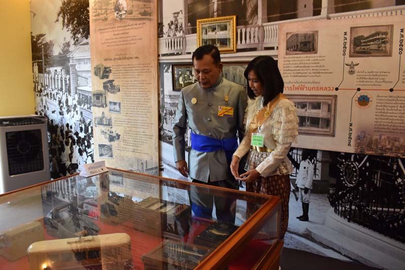 พล.อ.ดาว์พงษ์ รัตนสุวรรณ องคมนตรี เดินเยี่ยมชมกิจกรรมภายในงาน