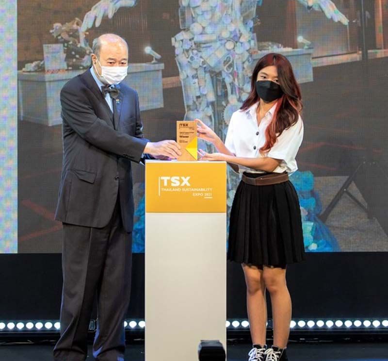 ไอรดา สืบประสิทธ์ รับรางวัลที่ 1 ประเภท 3 มิติ