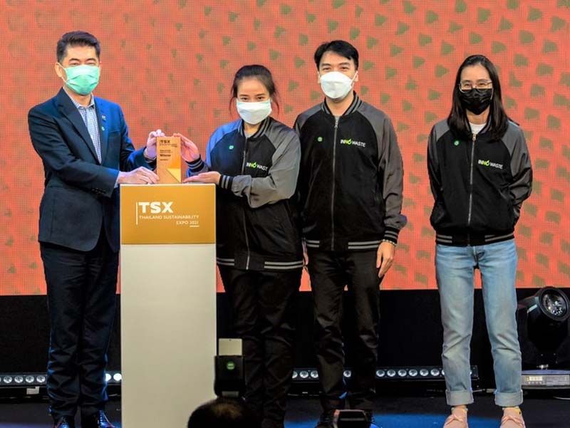 ทีม INNO WASTE รับรางวัลชนะเลิศ

