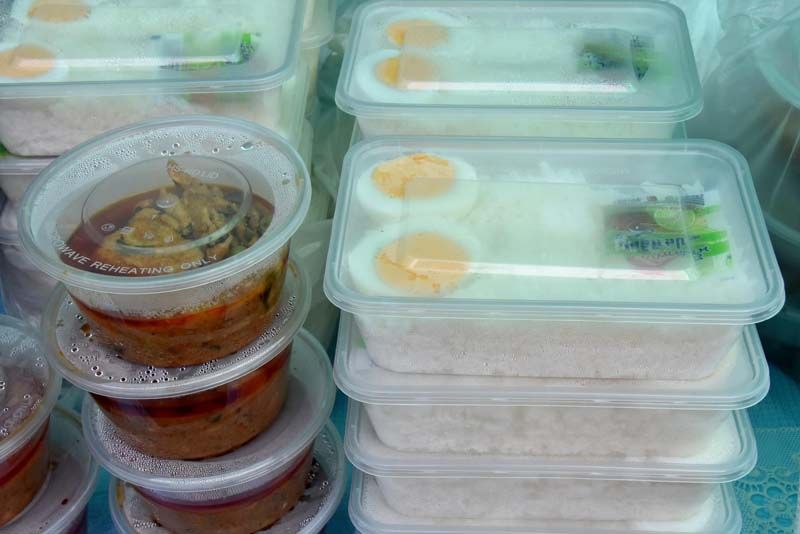 โครงการน้ำพระทัยพระราชทาน มอบอาหารกล่องและเครื่องอุปโภค-บริโภค