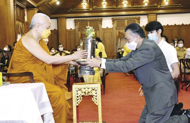 ศรีภพ สารสาส ถวายภัตตาหาร