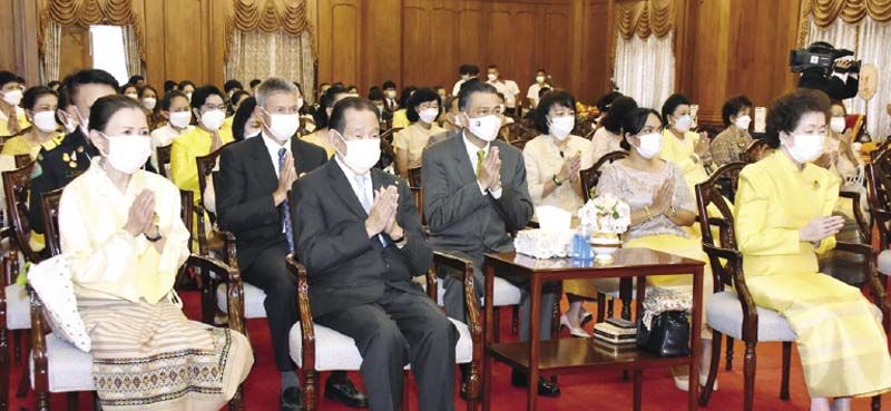 ผู้ร่วมงาน อาทิ อารยา อรุณานนท์ชัย, ทิพวิภา สุวรรณรัฐ, ยรรยง คุโรวาท, สาวิตรี บริพัตรฯ, ศรีภพ สารสาส, สุธิศ สก๊อต