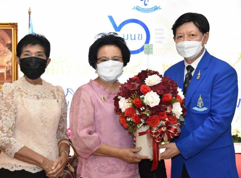 พัชนี เต็มเปี่ยม และ สุทธนี เมธีประภา นายกสมาคมบัณฑิตสตรีทางกฎหมายแห่งประเทศไทยฯ