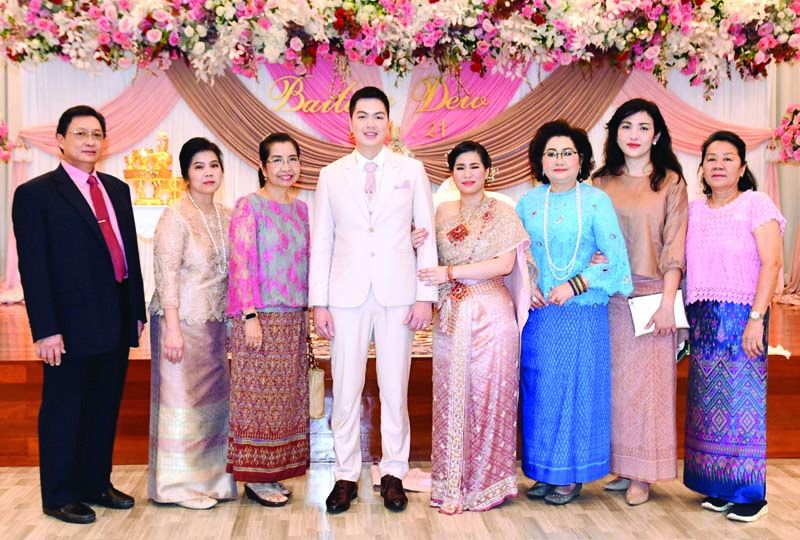 บ่าว-สาวกับคุณพ่อ-คุณแม่ และ วงสินี เรืองเล็ก, พัชรา มาดล,มลทิรา ดิลกวรพัทธ, กนกพิชญ์ ถวิล