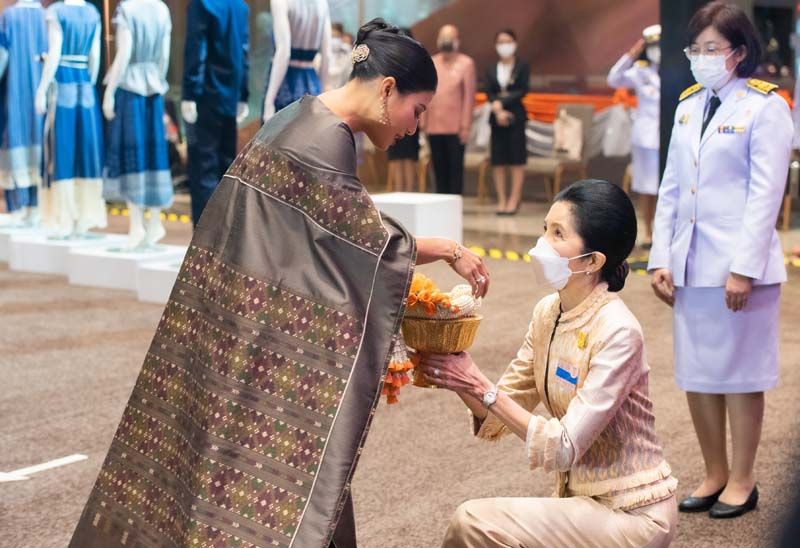 ผศ.นราพร จันทร์โอชา ภริยานายกรัฐมนตรี รับเสด็จ

