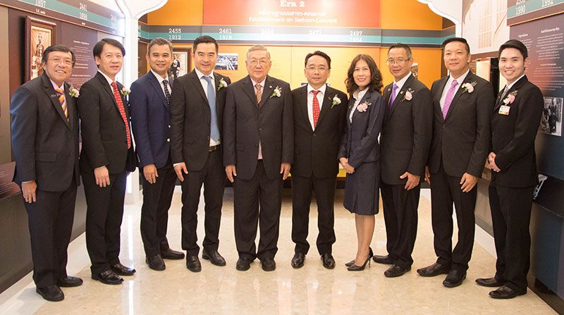 คณะผู้บริหารในเครือกรุงเทพดุสิตเวชการให้เกียรติมาร่วมงานอย่างอบอุ่น