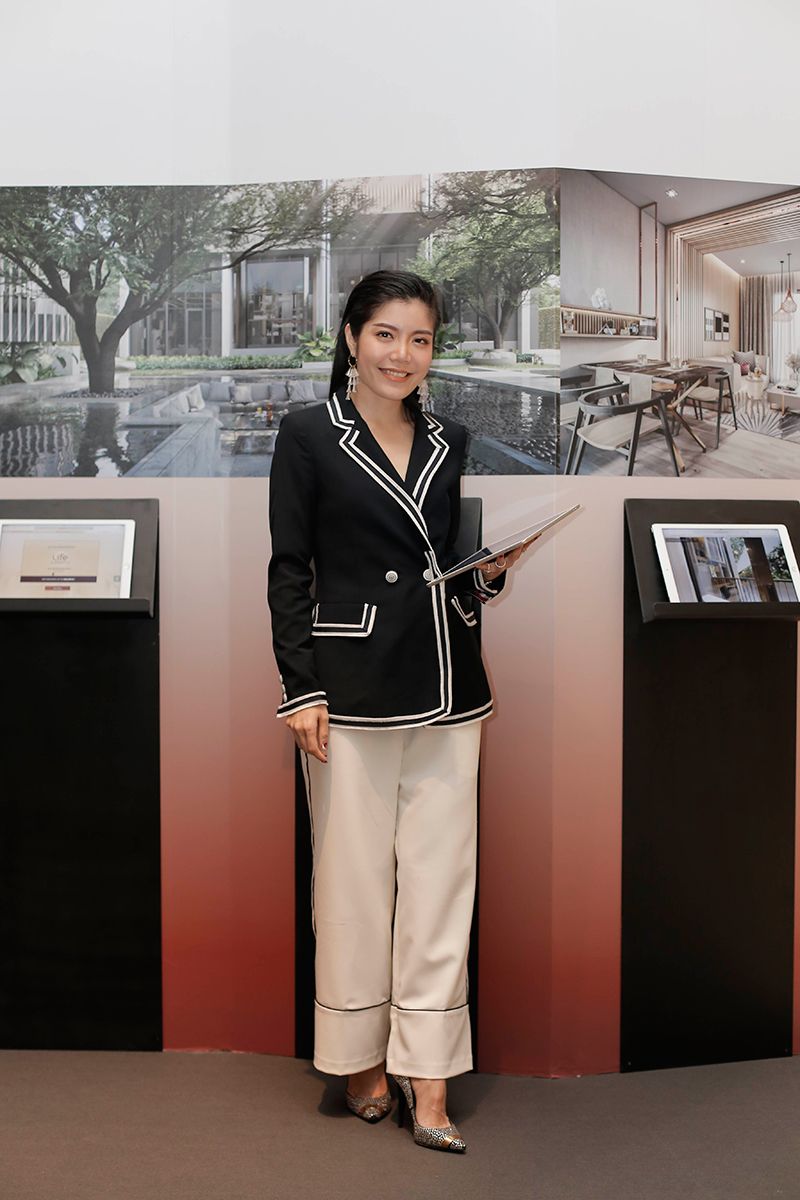 อัชฌา เจริญรัสมีเกียรติ