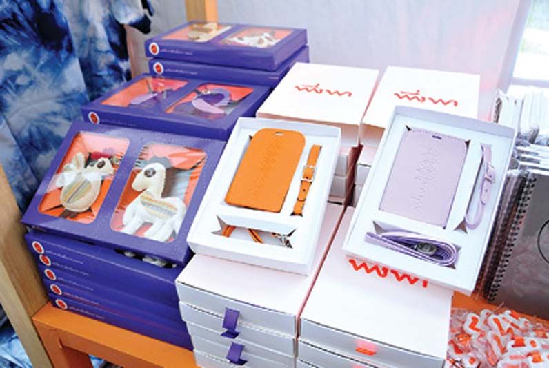 ส่วนหนึ่งของผลิตภัณฑ์ที่ระลึกจากร้านพึ่งพา