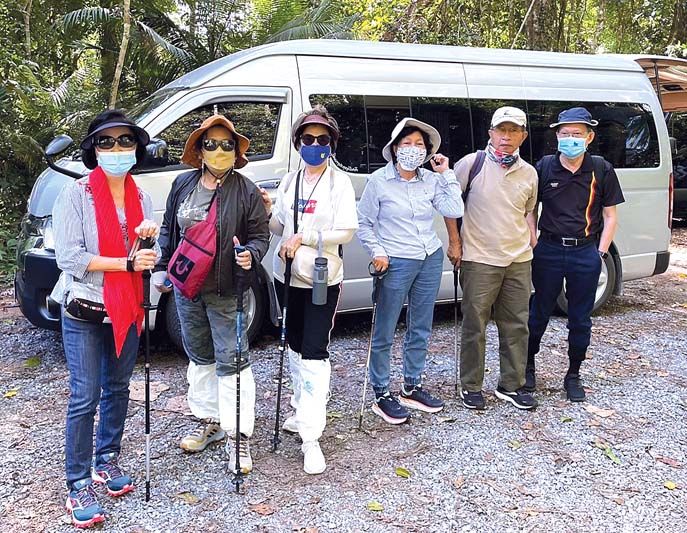 เดินชมธรรมชาติที่อุทยานแห่งชาติน้ำตกเจ็ดสาวน้อย