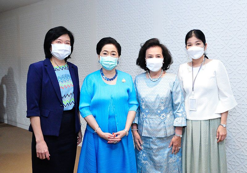 พญ.นภัสชล ฐานะสิทธิ์, ผาณิต พูนศิริวงศ์ ประธานมูลนิธิฯ, อุไร คุณานันทกุล และ พญ.ดวงพร ปิณจีเสคิกุล