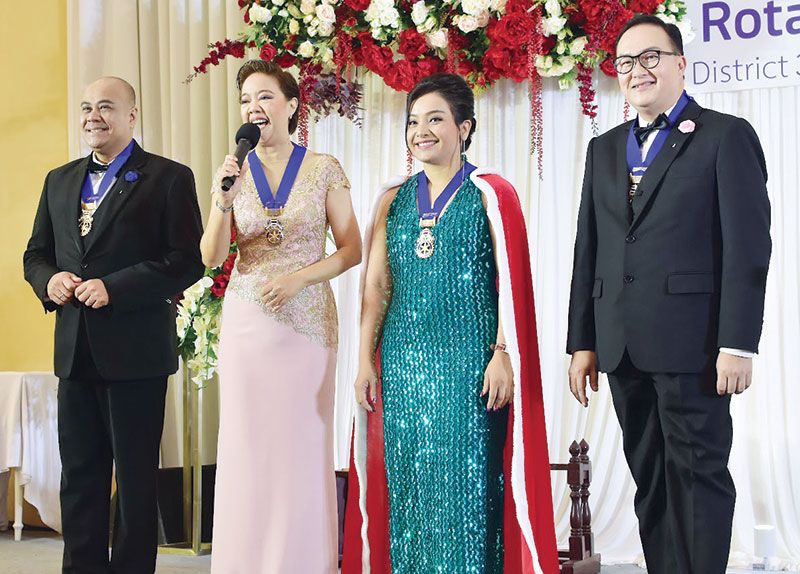 ทีมพิธีกร นยผ. สุทธิกัญญา ไทยเพ็ชร, นยผ. ดร.นภาพร จุลสุคนธ์,
นยผ. กิตติกร พนังแก้ว, นยผ. กวิน ผิวเผื่อน

