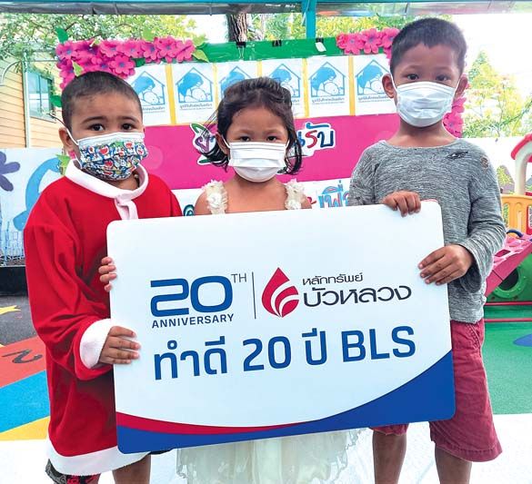 มอบเงินมูลนิธิเด็กอ่อนในสลัม