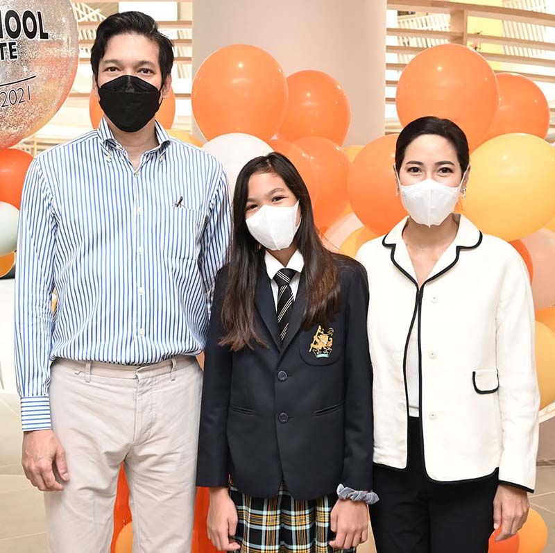 ดร.ดาริกา ลัทธพิพัฒน์-รวิชญ์ เทิดวงส์ และลูกสาว