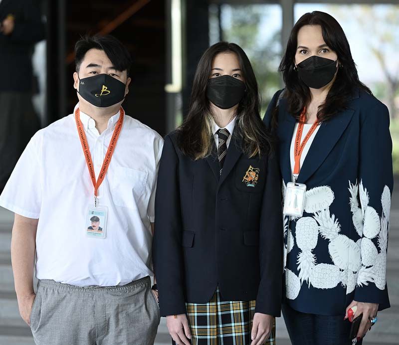 เบคกี้-รมิดา รัสเซลล์ มณีเสถียร,ต้น-ปวัฑฒ์ มณีเสถียร และลูกสาว