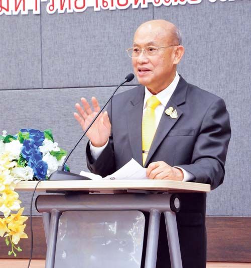 ศ.เกียรติคุณ นพ.เกษม วัฒนชัย องคมนตรี กล่าวให้โอวาท