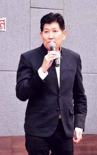 อรัญ เอี่ยมสุรีย์ ประธานคณะ กก.บริหารสถาบันวิทยาการผู้นำไทย-จีน กล่าวรายงาน