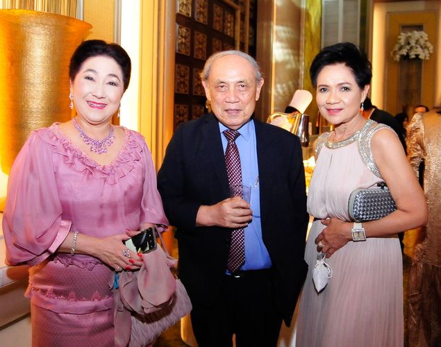 สมชาย กรุสวนสมบัติ หรือ “ซูม ไทยรัฐ” กับ สุนัที อิศวพรชัย 