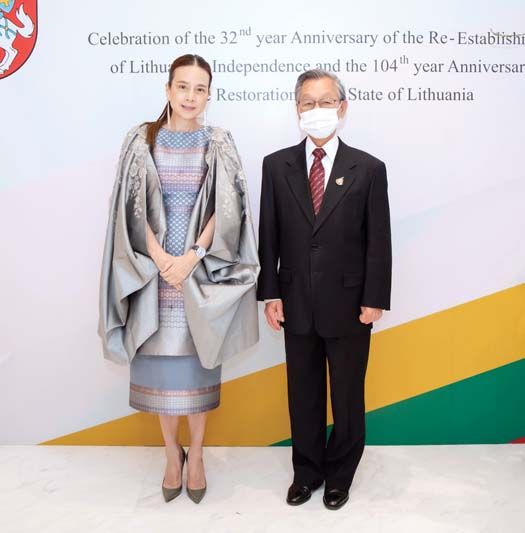 นวลพรรณ ล่ำซำ ต้อนรับ ชวน หลีกภัย ประธานรัฐสภา และประธานสภาผู้แทนราษฎร