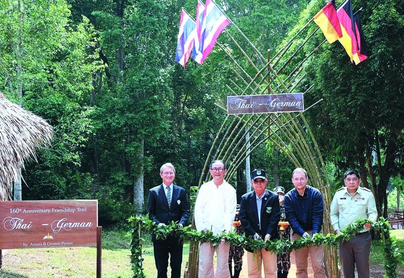 พลเอกสุรยุทธ์ จุลานนท์ ประธานองคมตรี ประธานมูลนิธิรัฐบุรุษ เป็นประธานในพิธีเปิด

