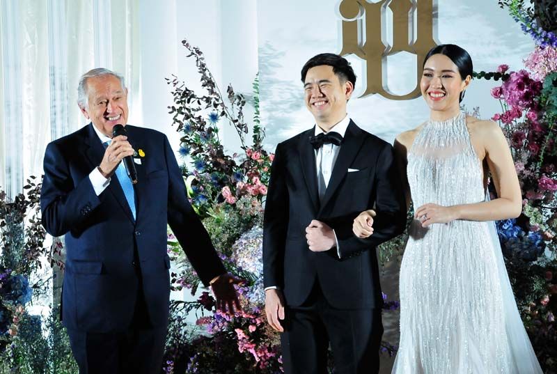 เพื่อนคุณพ่อเจ้าสาว Mr.Seraidaris บินมาจากประเทศสวิตเซอร์แลนด์กล่าวอวยพรมอบให้บ่าว-สาว