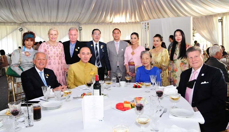 Mr.Seraidaris, ม.ล.ปนัดดา ดิศกุล, หม่อมเจ้าหญิงอุทัยกัญญา ภาณุพันธุ์, Mr.Eric Brand, อ้อยใจ พุฒเจริญ, Princess อิสซาเบล จากประเทศฟิลิปปินส์, จอนส์ แพททิค มาโวล, ฐานิสร์ วัชโรทัย, ชุติพนธ์ นิยมิศร,ดร.นฎาประไพ สุจริตกุล, ผศ.ทิพยลดา วิเศษสุรการ และ ดร.กัลยาภา เลขวณิชธรรมวิทักษ์ มีคุณพ่อเจ้าสาว ฐานิสร์ วัชโรทัย ต้อนรับ
