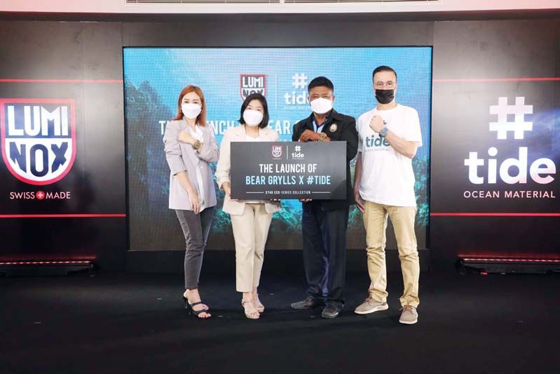 วิภาวรรณ มหาดำรงค์กุล กก.ผจก.บจ.ศรีทองพาณิชย์ ฉลองโอกาสวันคุ้มครองโลก (Earth Day) เปิดตัวลูมิน็อกซ์ แบร์ กริลส์ เซอร์ไววัล อีโค มาสเตอร์ #TIDE โครโนกราฟ 3740 นาฬิกาที่รังสรรค์จากขยะพลาสติกอัพไซเคิลทั้งเรือน
เป็นมิตรต่อสิ่งแวดล้อม มุ่งมั่นสานต่อนโยบายเพื่อความยั่งยืน (sustainability) โดยมี ดร.มิเชล ปาดอส ผู้จัดการทั่วไป องค์กรไทด์โอเชี่ยน แมททีเรียล, ศุภกฤต มหาดำรงค์กุล, เต้ย-พงศกร เมตตาริกานนท์ ร่วมกิจกรรม ณ โครงการอนุรักษ์พันธุ์เต่าทะเล เกาะมันใน จ.ระยอง