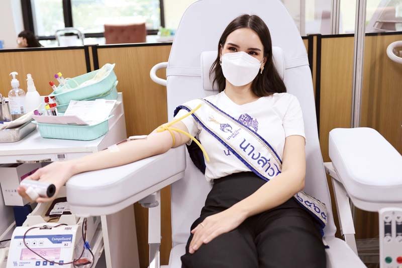 คณะนางสาวไทย ตรวจสุขภาพก่อนบริจาคโลหิต