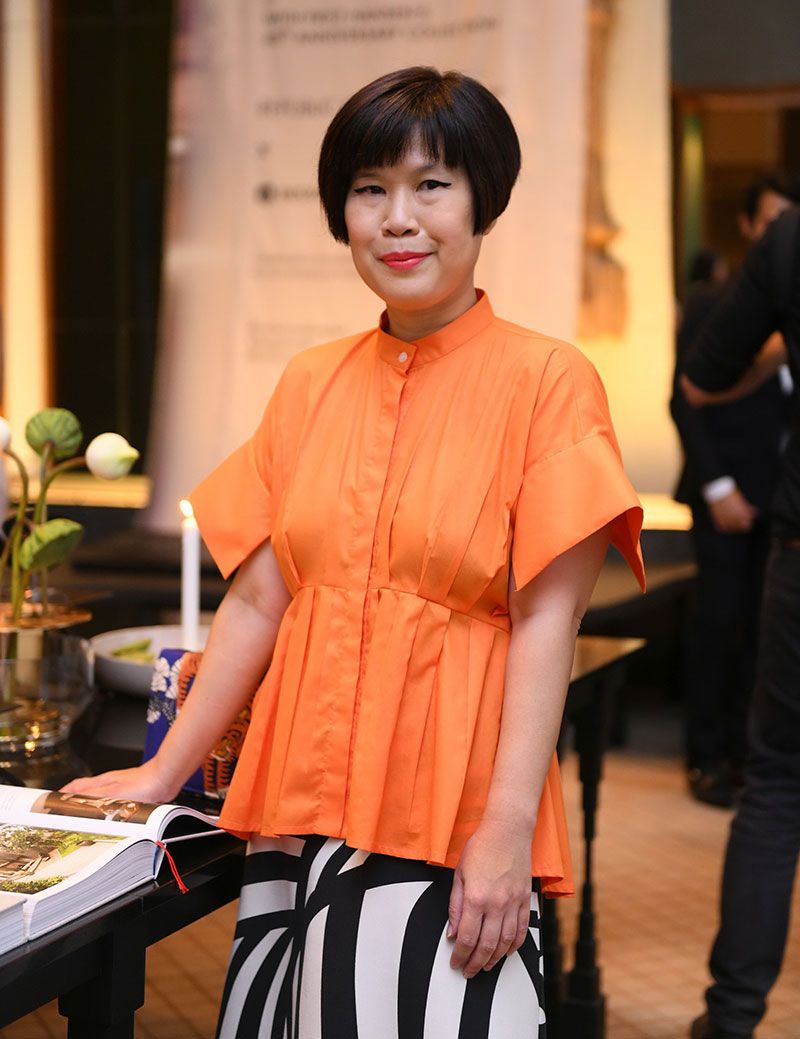 พลอย จริยะเวช