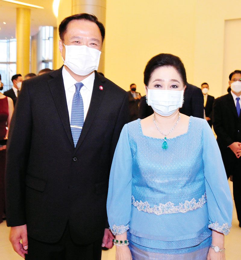 อนุทิน ชาญวีรกูล รองนายกฯ และ รมว.กระทรวงสาธารณสุข กับ ผาณิต พูนศิริวงศ์