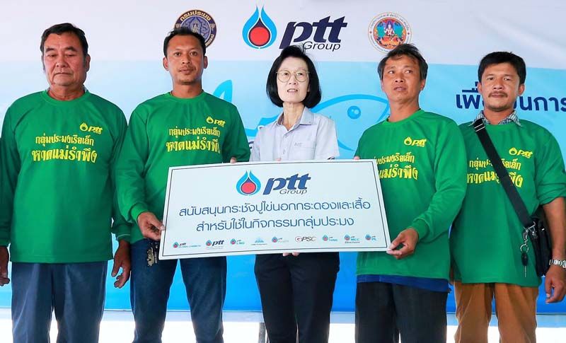 เชาวนี พันธุ์พฤกษ์ มอบการสนับสนุนกลุ่มประมงเรือเล็กฯ